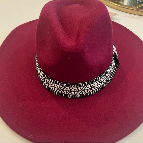 Burgundy Statement Hat 🍷 - Picture 3 of 4